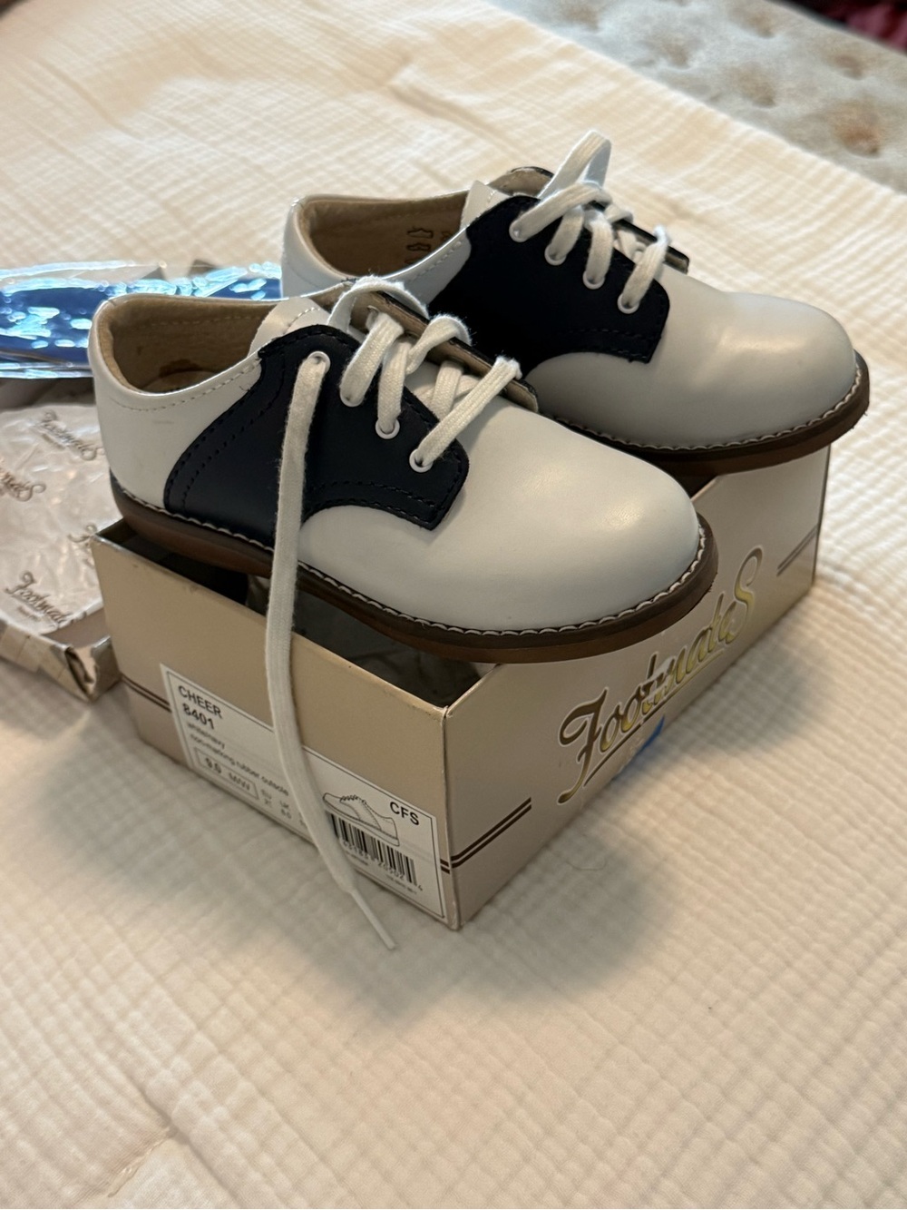 FootMates navy white classic cheer shoes in 9T